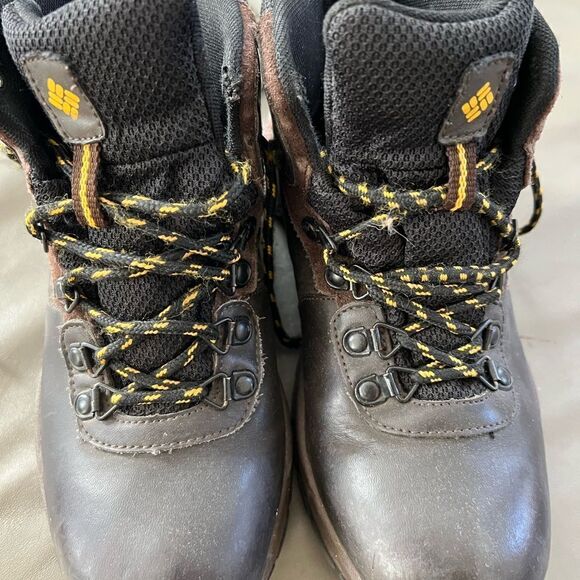 Columbia Shoes - Columbia winter/hiking boots, ladies size 6.